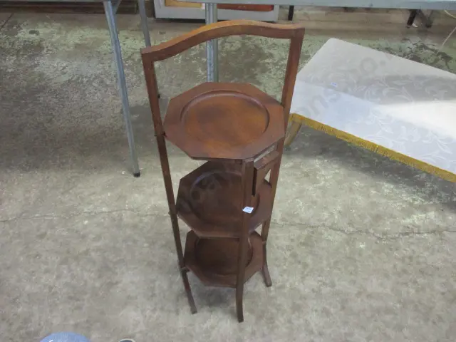 Folding Stand Image 1++